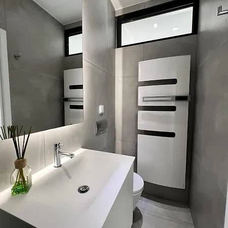 Excellence With Pool By Homing וילה