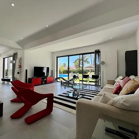 Excellence With Pool By Homing Villa *