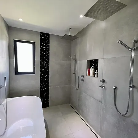 Excellence With Pool By Homing Villa